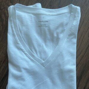 Everlane Organic Cotton Tee V neck Size Small